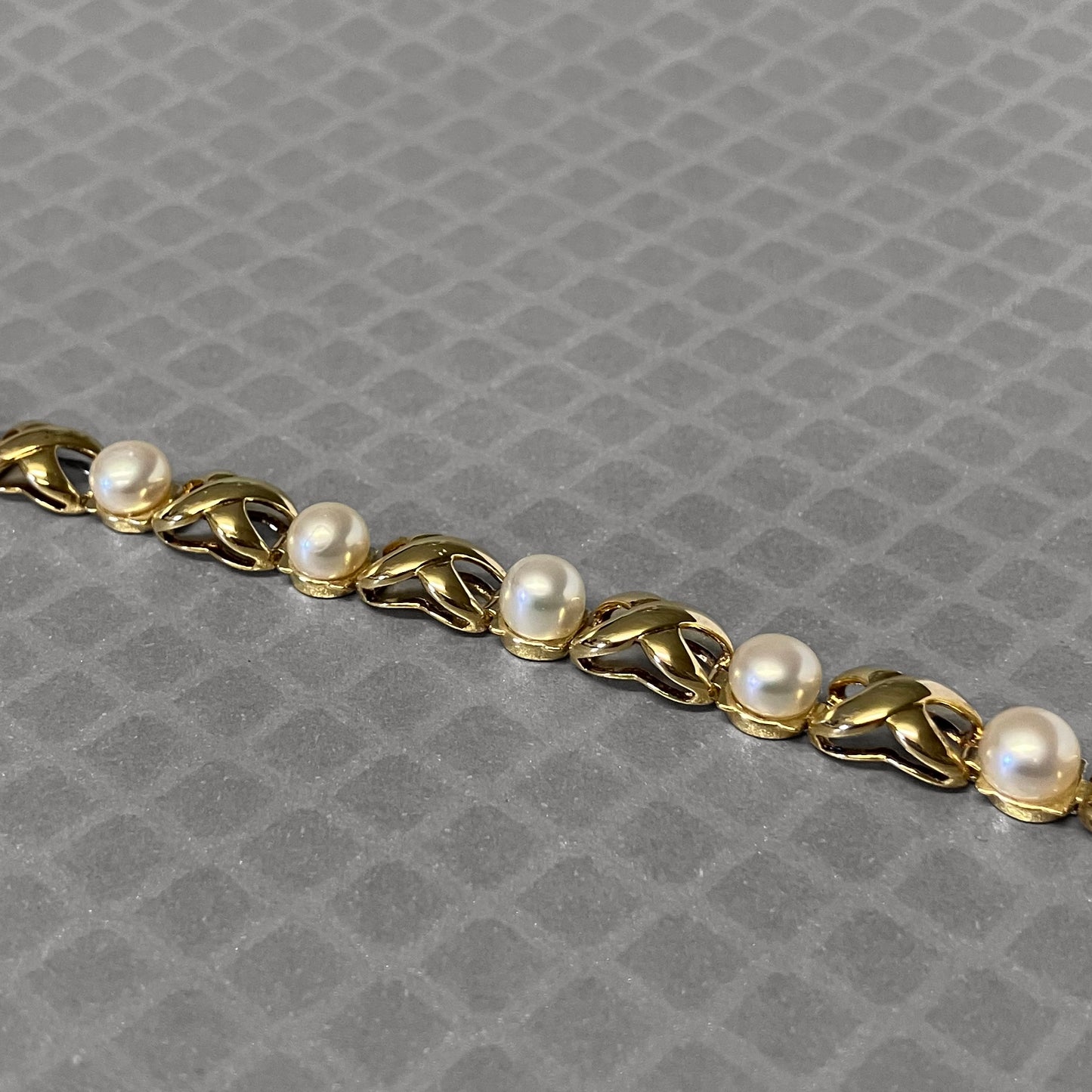 Preowned Yellow Gold and Pearl Hugs and Kisses Bracelet