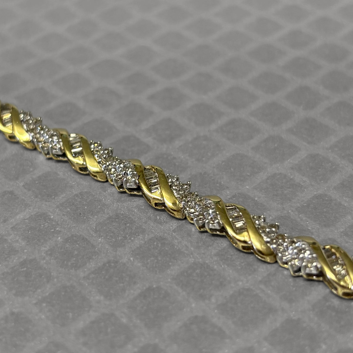 Preowned Yellow Gold Round and Baguette Diamond Link Bracelet
