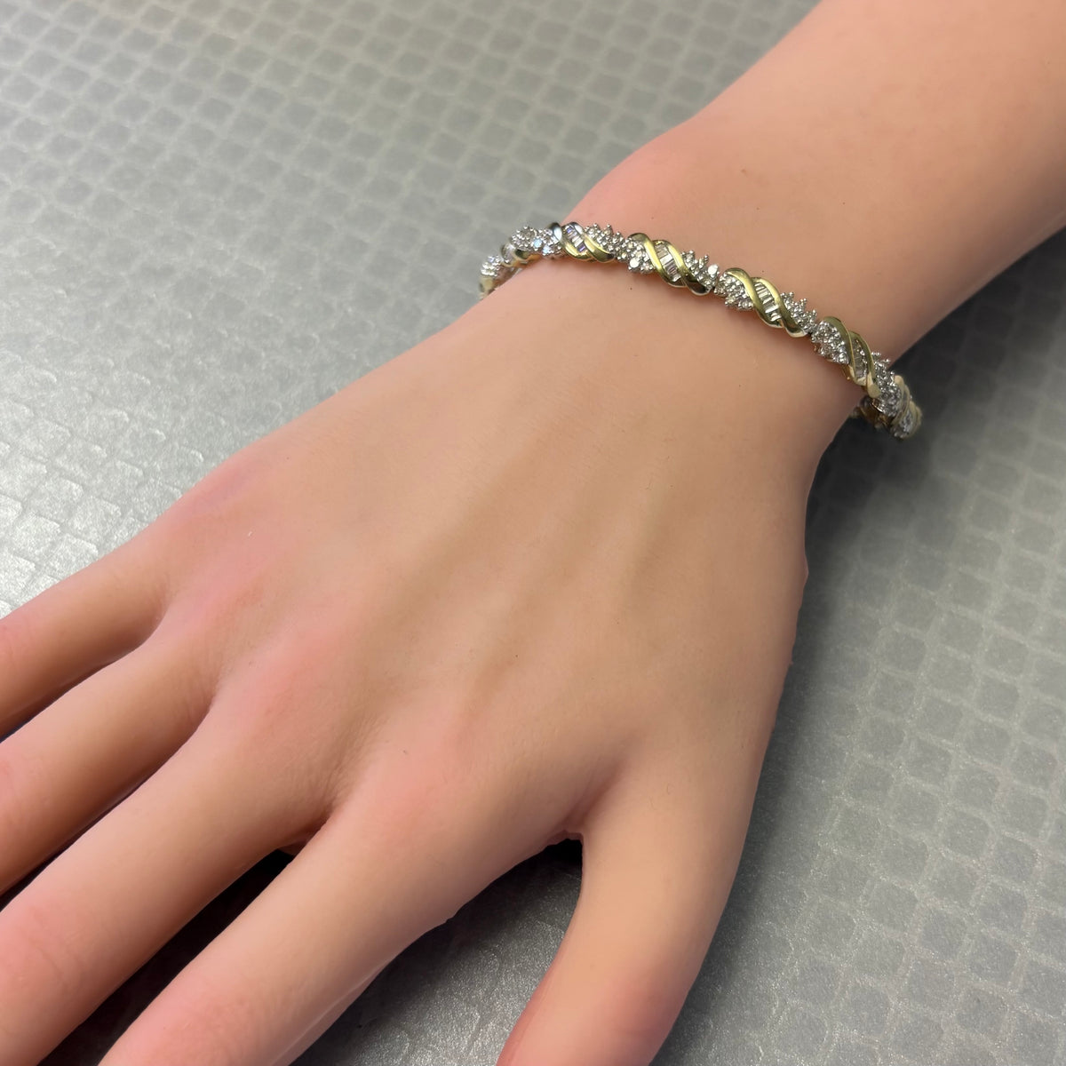 Preowned Yellow Gold Round and Baguette Diamond Link Bracelet
