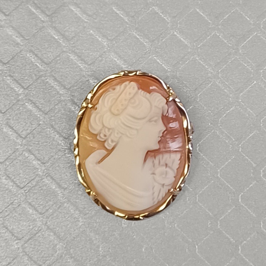 Preowned Yellow Gold and Shell Cameo Brooch