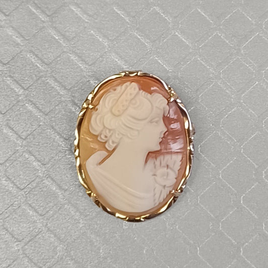 Preowned Yellow Gold and Shell Cameo Brooch