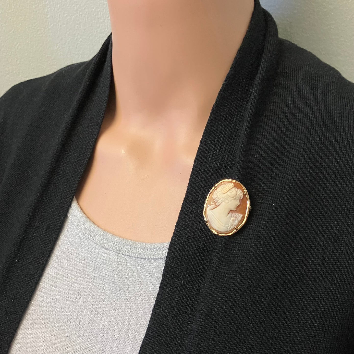 Preowned Yellow Gold and Shell Cameo Brooch