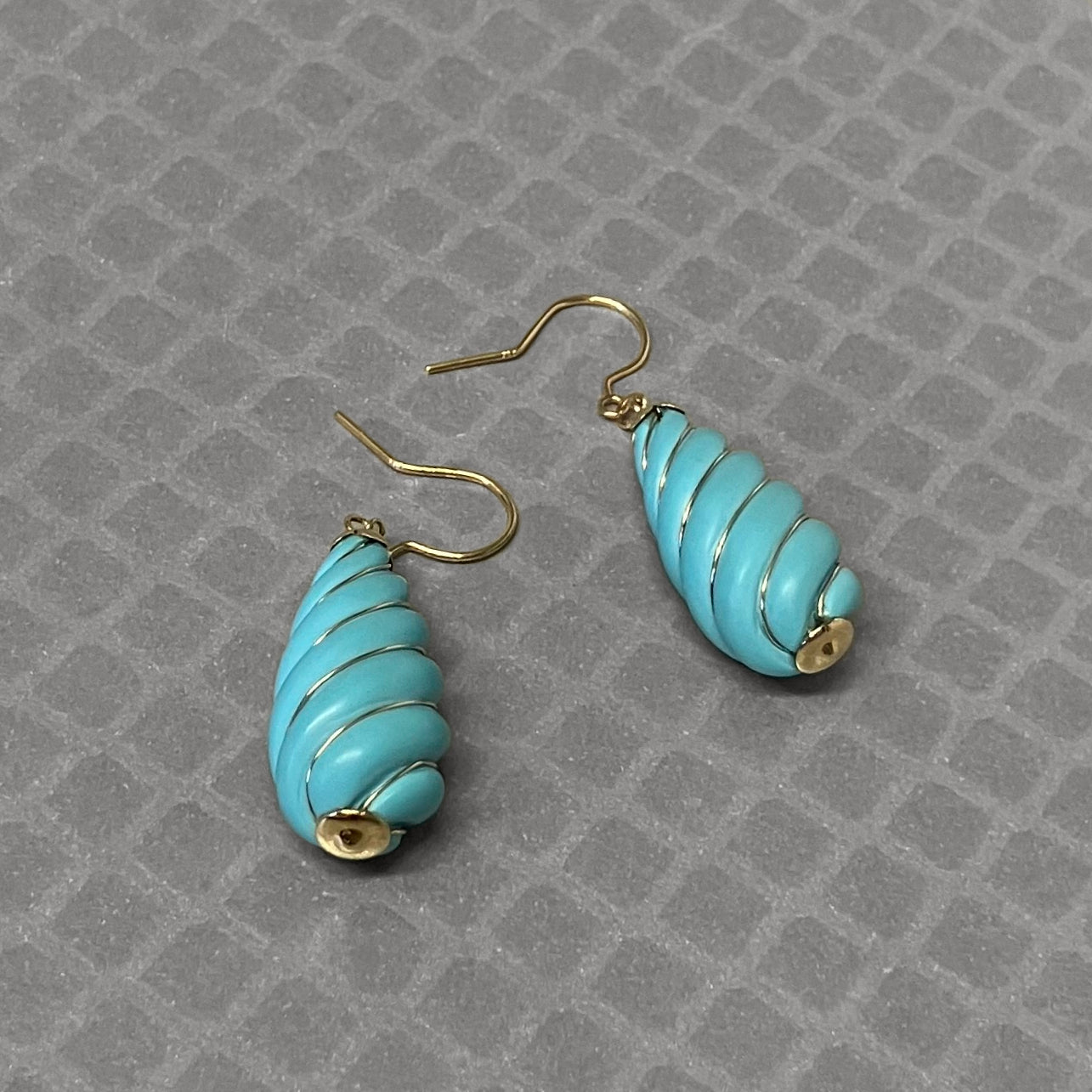 Preowned Yellow Gold and Imitation Turquoise Ribbed Dangle Earrings