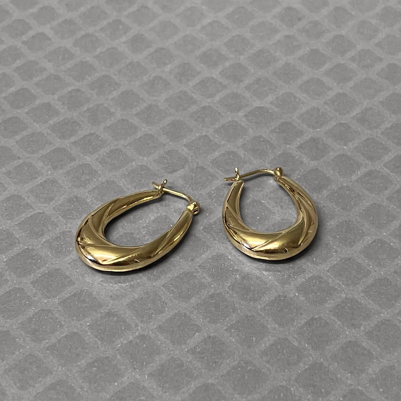 Preowned Yellow Gold Textured Twist Oval Hoop Earrings