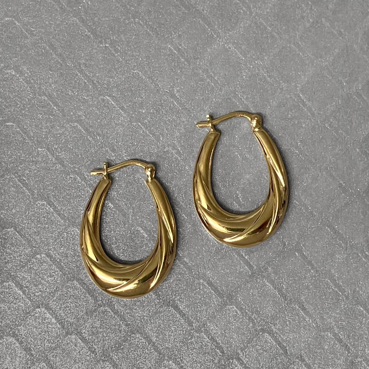 Preowned Yellow Gold Textured Twist Oval Hoop Earrings
