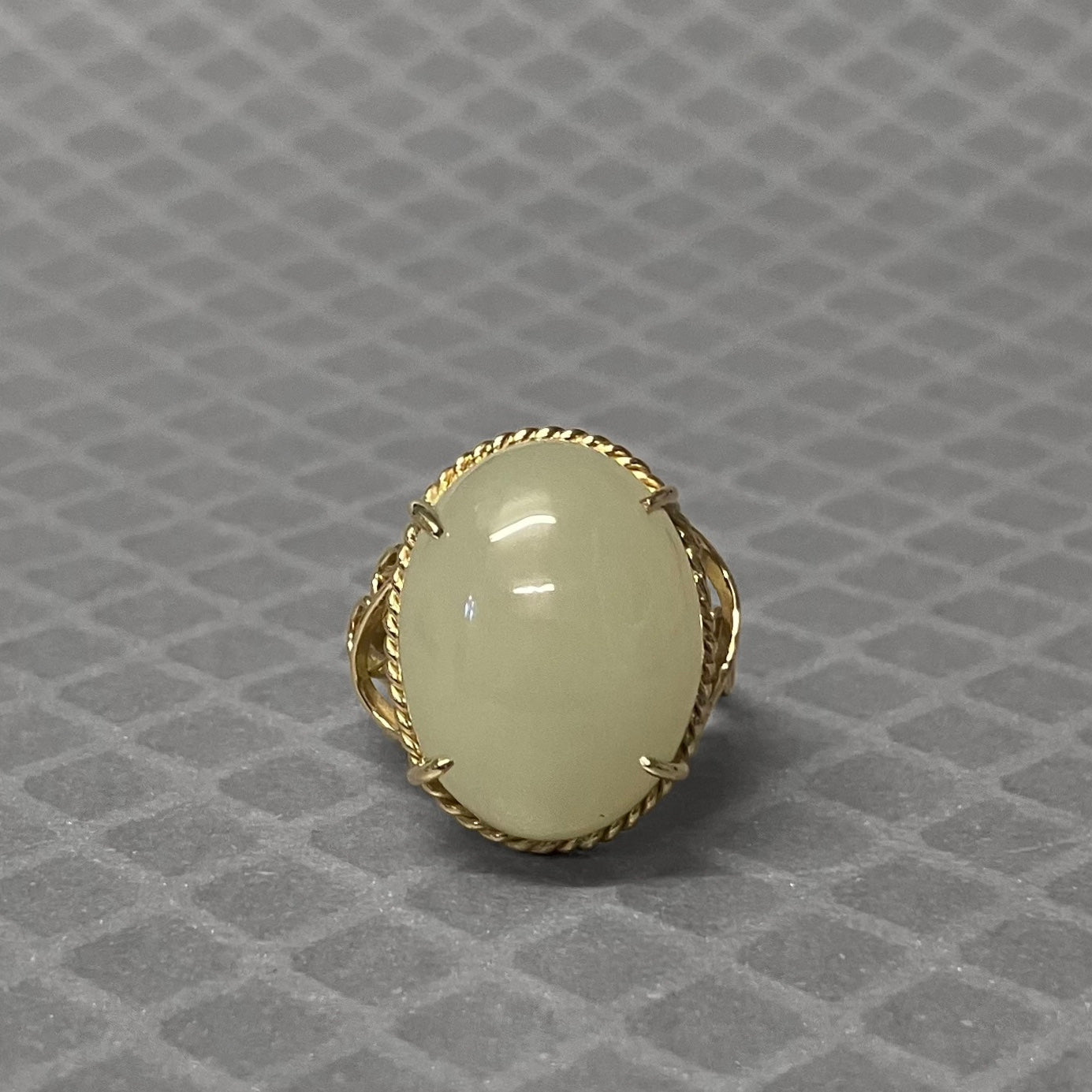 Preowned Yellow Gold and Pale Nephrite Jade Ring