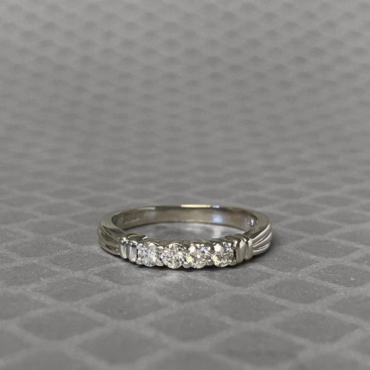 Preowned Platinum and Diamond Ribbed Ring