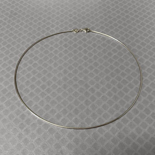 Preowned White Gold Thin Omega Collar